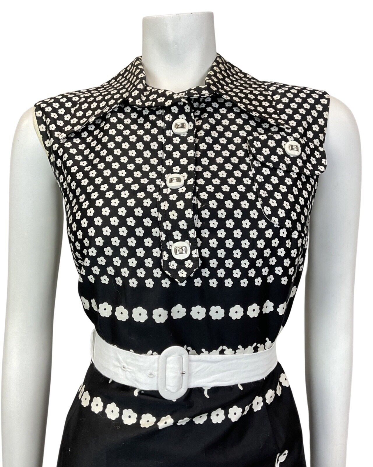 VINTAGE 60s 70s BLACK WHITE FLORAL DAISY MOD SLEEVELESS DAGGER SHIRT DRESS 10 12
