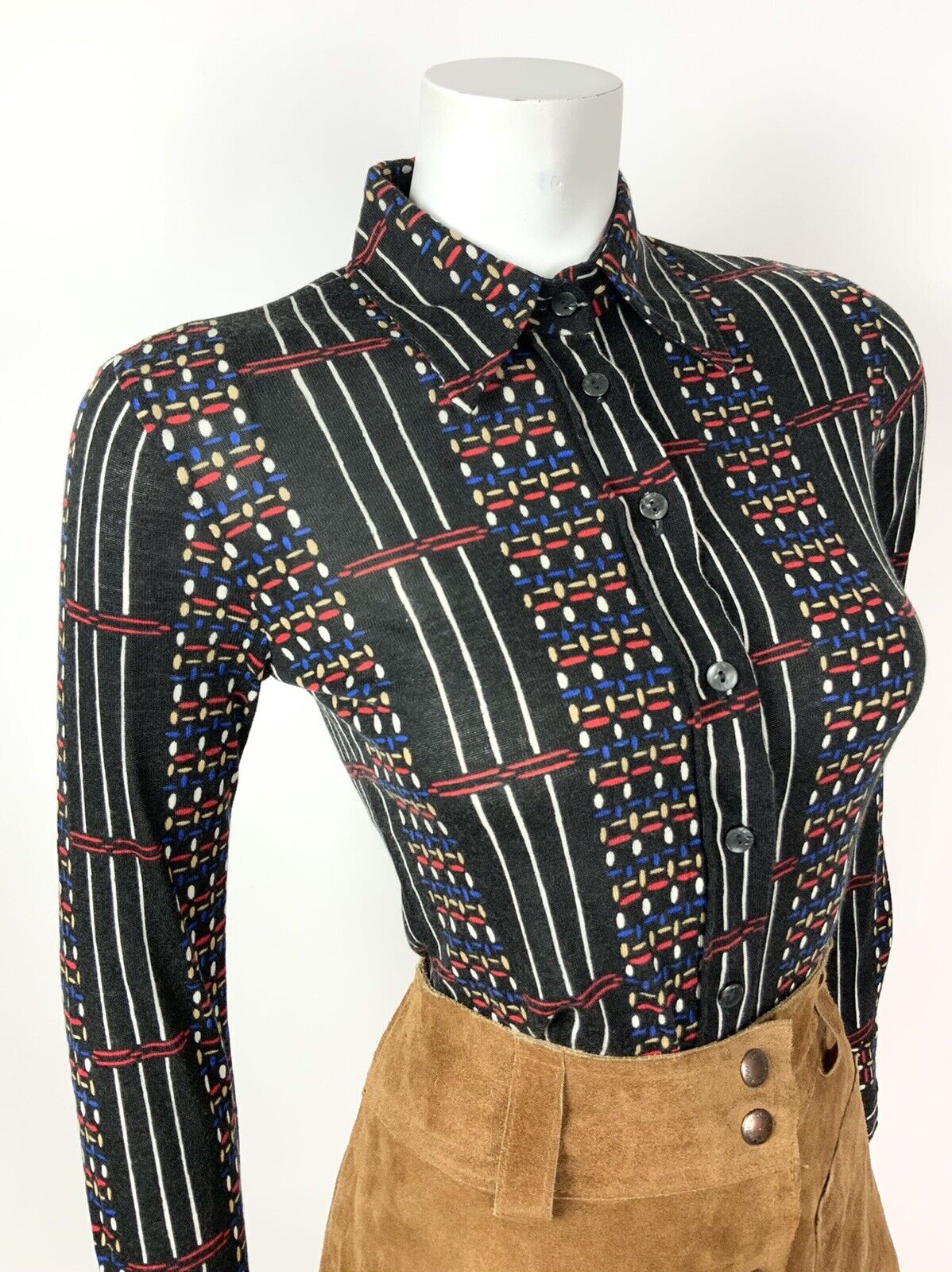VINTAGE 60s 70s BLACK WHITE RED BLUE STRIPED GEOMETRIC DAGGER COLLAR SHIRT 8