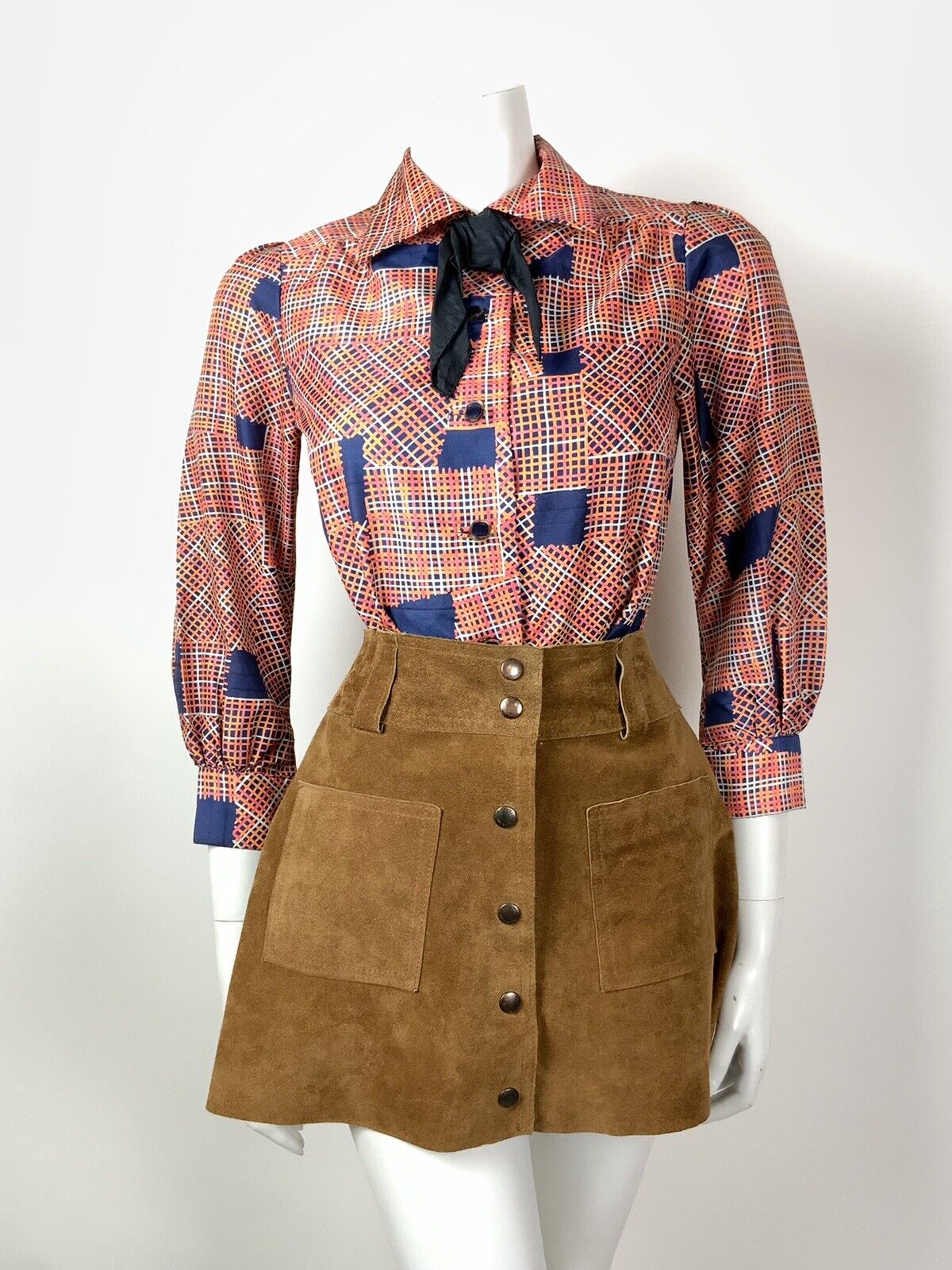VINTAGE 60s 70s ORANGE RED BLUE CROSS-HATCH GEOMETRIC BOW DAGGER COLLAR SHIRT 10
