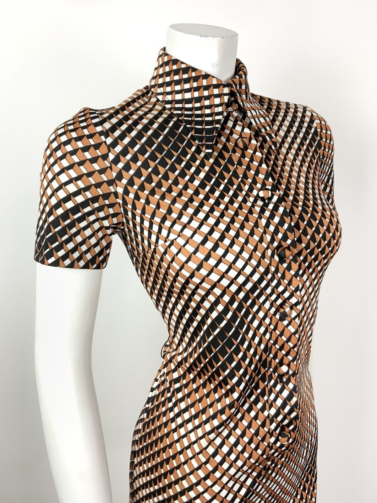 VINTAGE 60s 70s BROWN BLACK WHITE OP-ART GEOMETRIC MOD DAGGER SHIRT DRESS 8