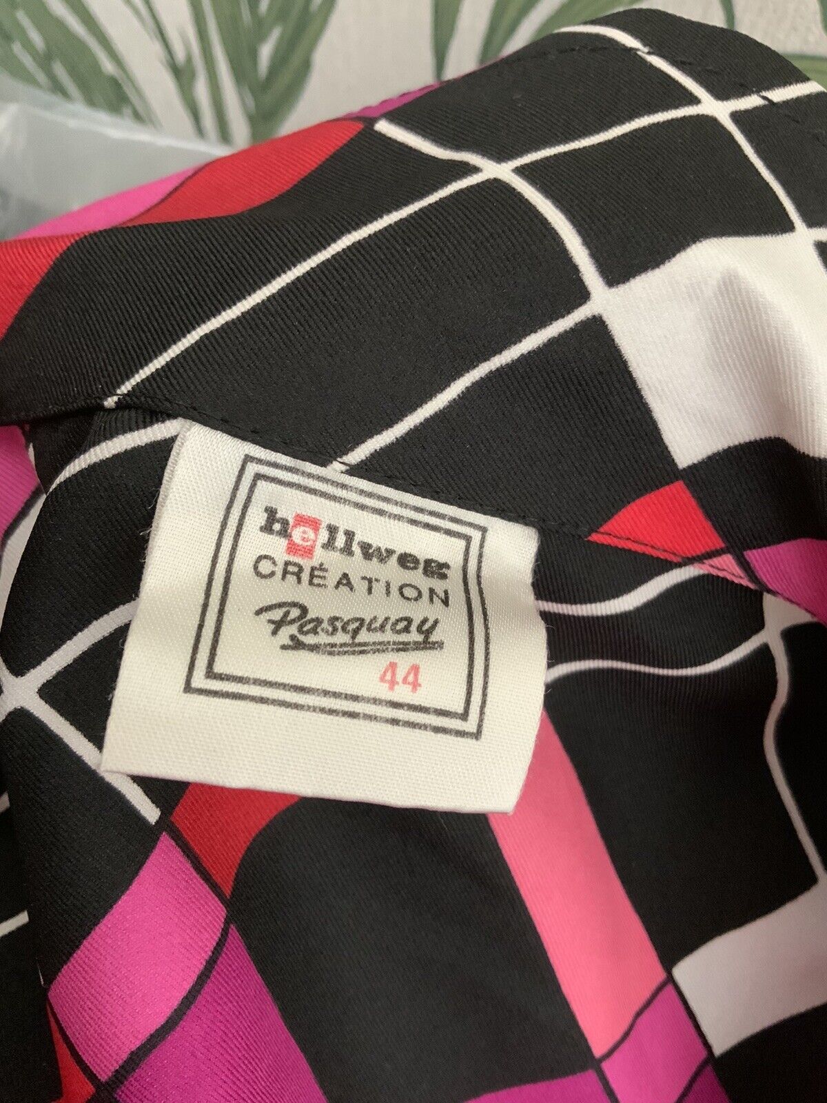 VTG 60s 70s BLACK PINK RED GEOMETRIC CHECKED DAGGER SHIRT BLOUSE 16