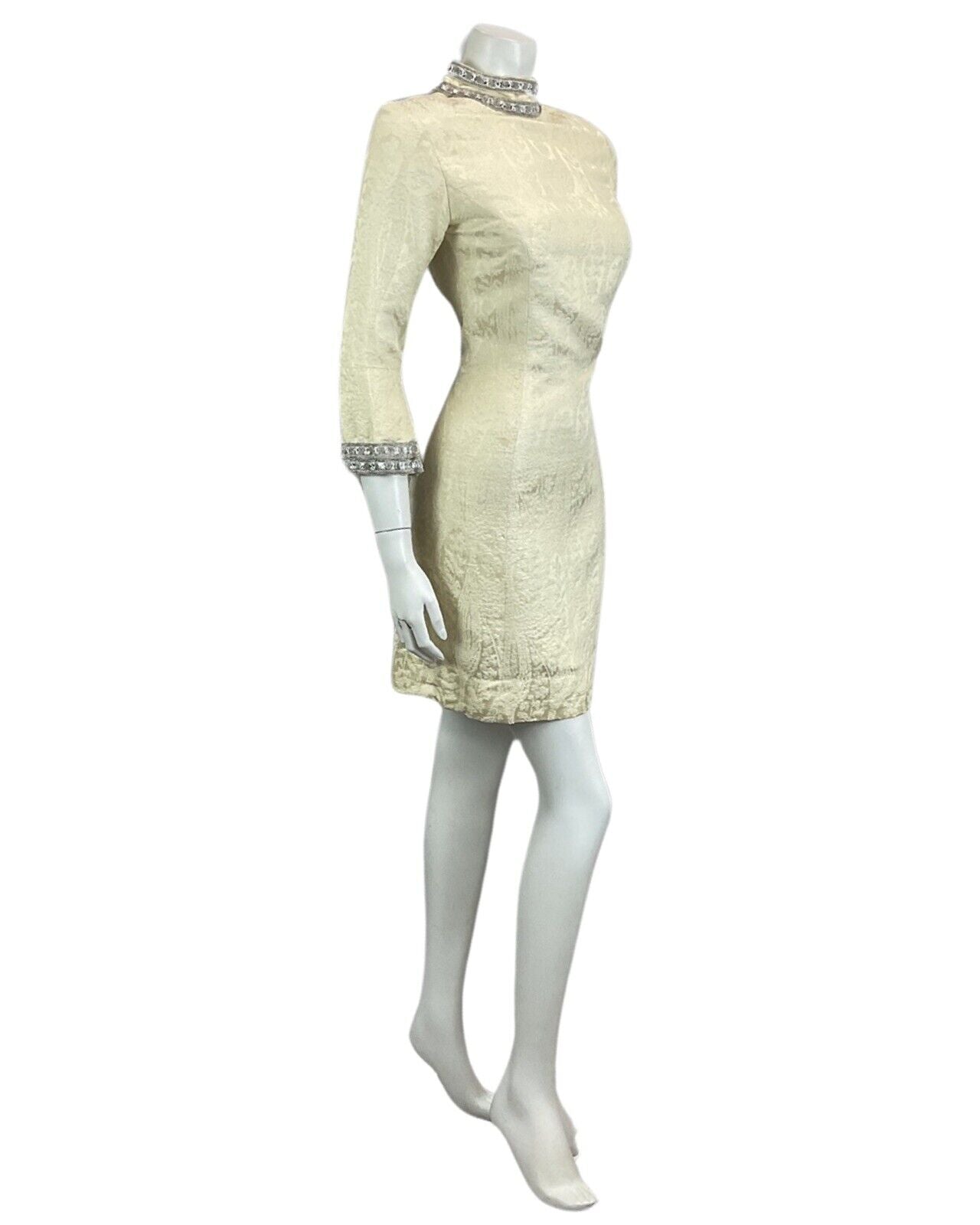 VINTAGE 60s 70s BEIGE SILVER TEXTURED MOD MINI PARTY CHRISTMAS EVENING DRESS 8