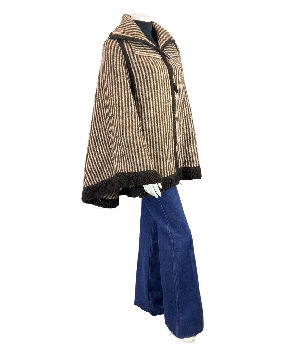 VINTAGE 60s 70s BROWN CREAM STRIPED TASSELED MOD BOHO WOOL CAPE 10