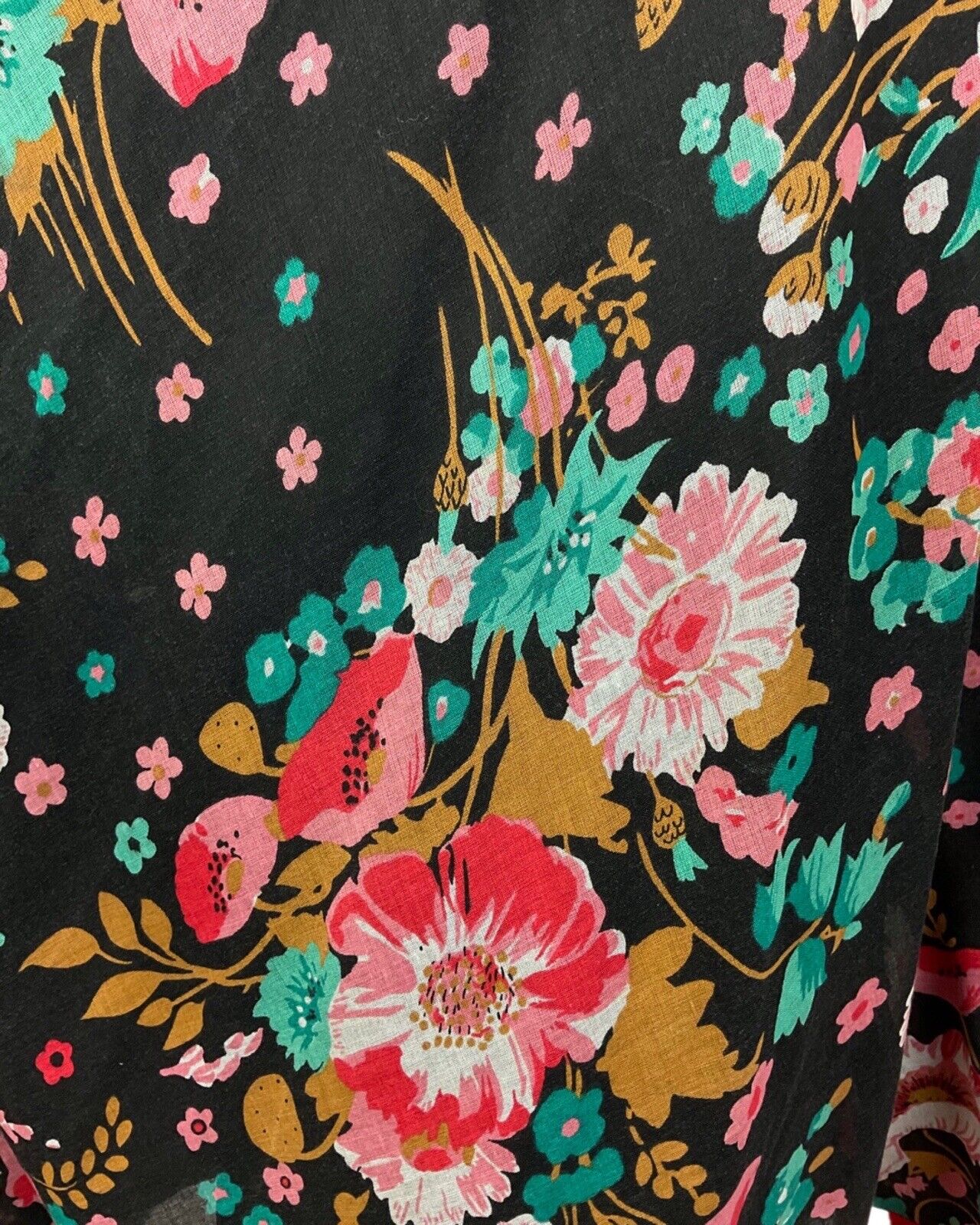 VINTAGE 70s BLACK RED GREEN FLORAL KNEE-LENGTH SWING SKIRT 8