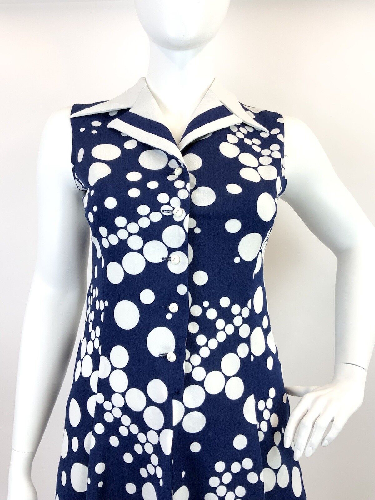 VINTAGE 60s 70s NAVY BLUE WHITE DOTTY MOD SLEEVELESS DAGGER COLLAR DRESS 16 18