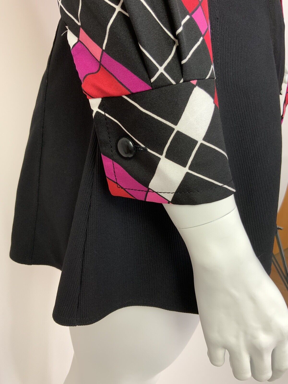 VTG 60s 70s BLACK PINK RED GEOMETRIC CHECKED DAGGER SHIRT BLOUSE 16