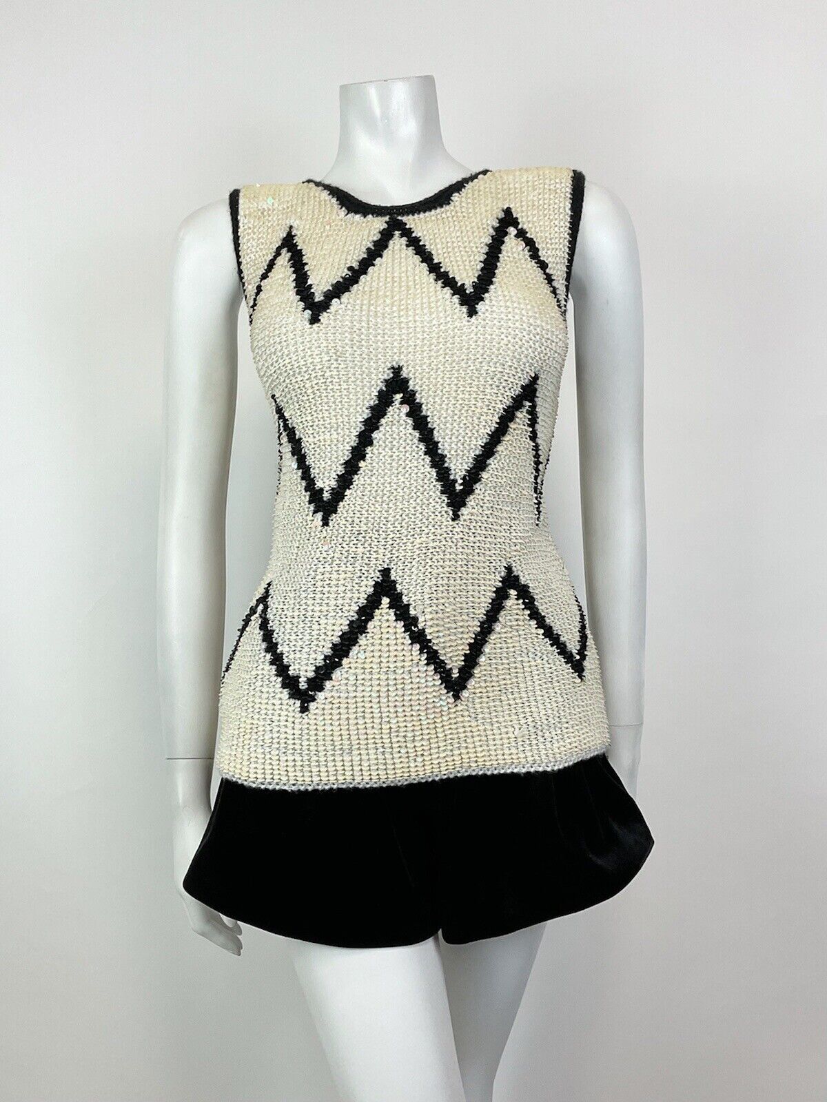 VINTAGE 70S 80S IRIDESCENT WHITE BLACK ZIG-ZAG MOD KNITTED SLEEVELESS TOP 10 12