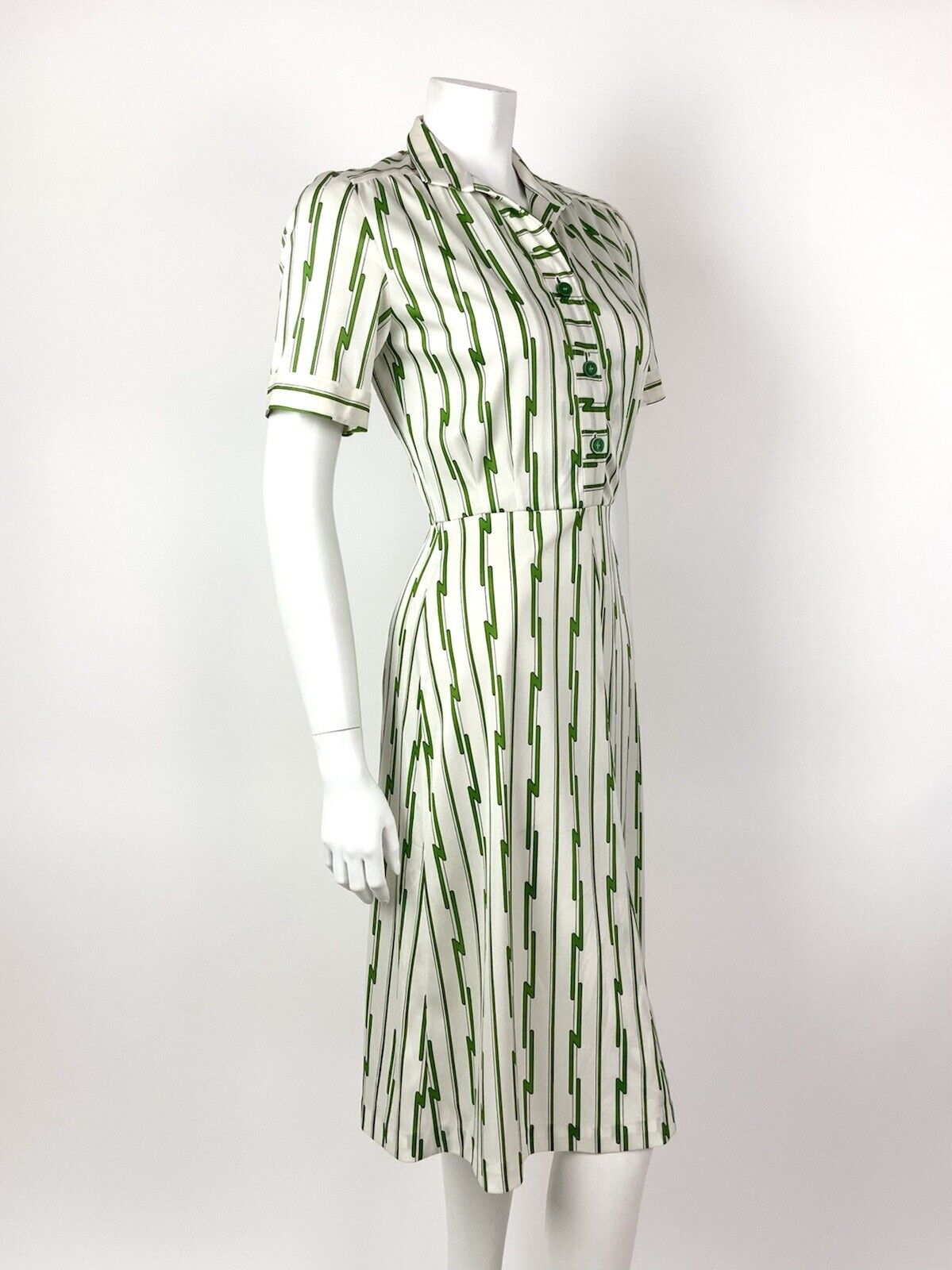 VINTAGE 60s 70s WHITE APPLE GREEN STRIPED BOLT MOD SHIRT DRESS 8 10