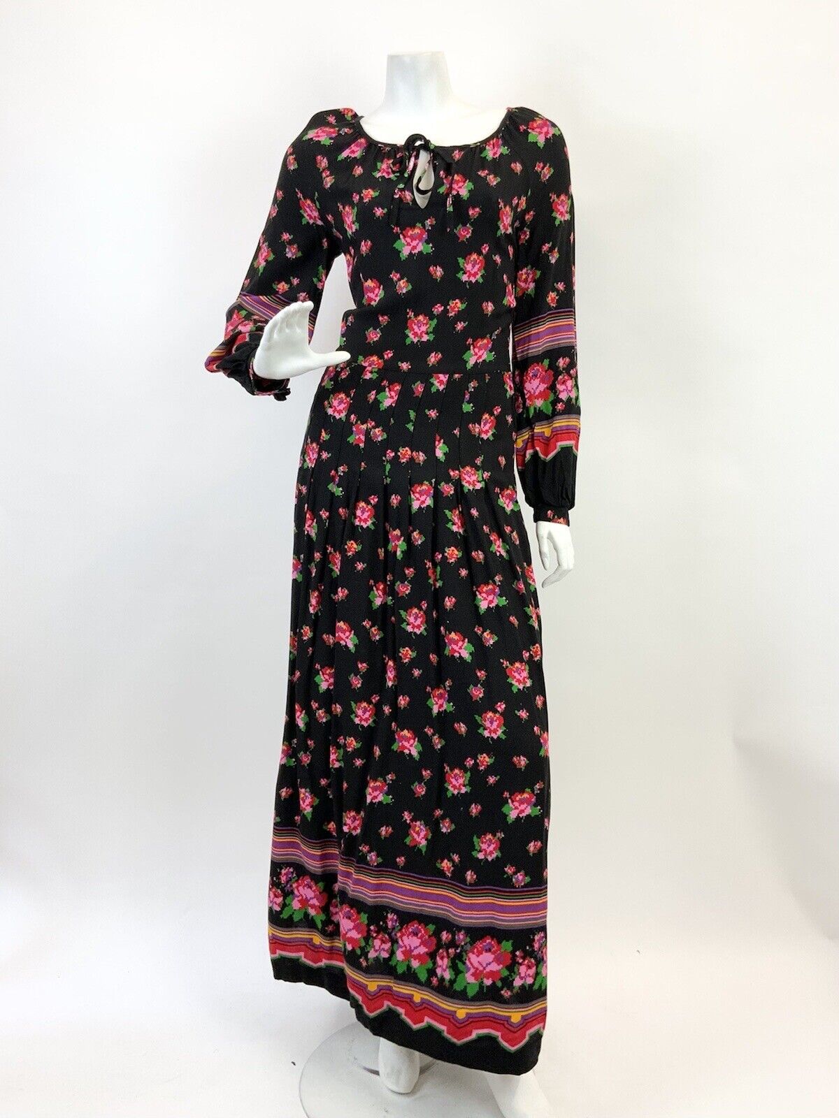 VINTAGE 60s 70s BLACK PINK GREEN RED FLORAL ROSE PIXEL FOLK BOHO MAXI DRESS 10