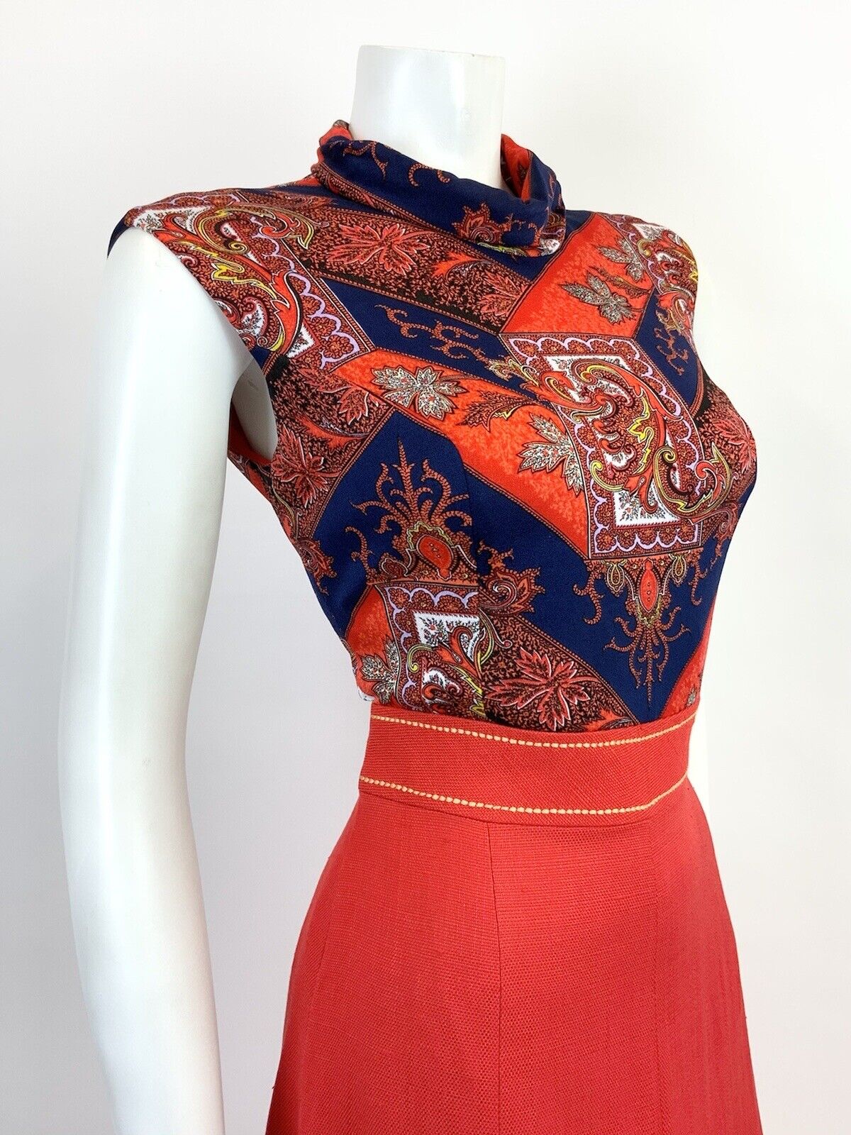 VINTAGE 60s 70s RED BLUE FLORAL BAROQUE TURTLENECK SLEEVELESS MOD DRESS 10