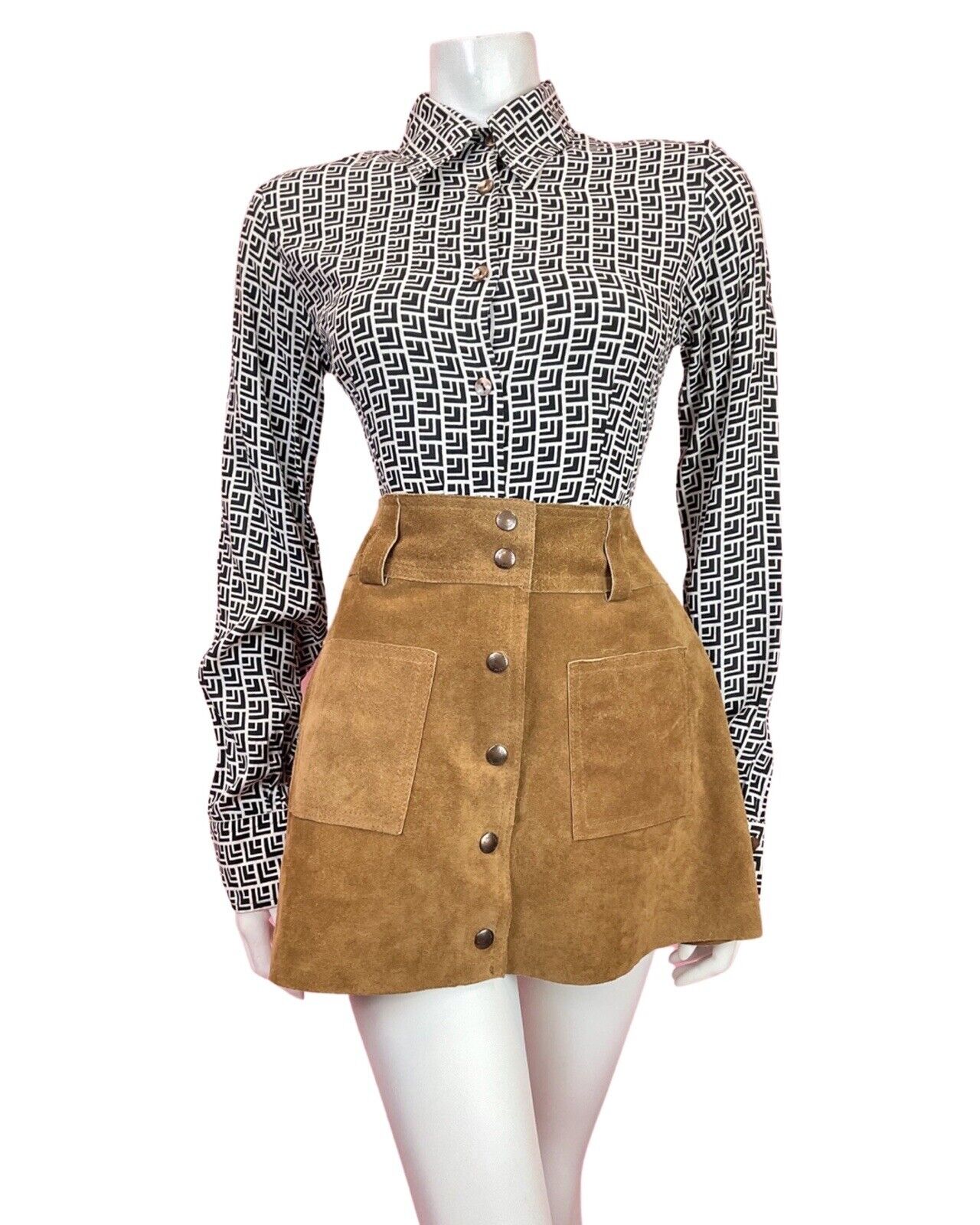 VINTAGE 60s 70s WHITE BLACK GEOMETRIC MOD DAGGER SHIRT BLOUSE 8 10