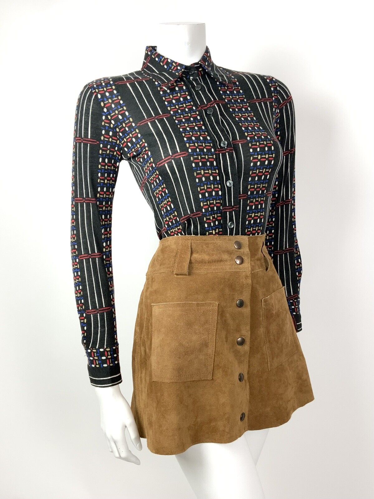 VINTAGE 60s 70s BLACK WHITE RED BLUE STRIPED GEOMETRIC DAGGER COLLAR SHIRT 8