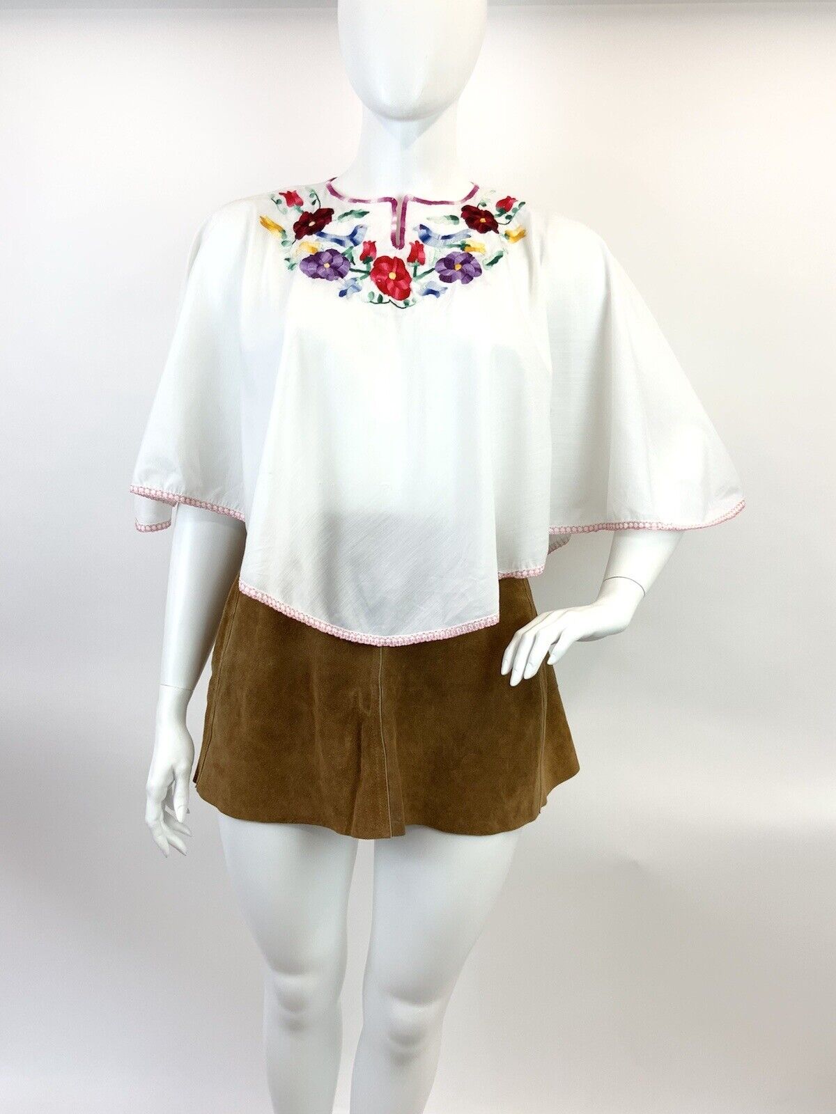 VINTAGE 60s 70s WHITE RED BLUE GREEN FLORAL BIRD ROSE BOHO FOLK CAPE TOP 18 20