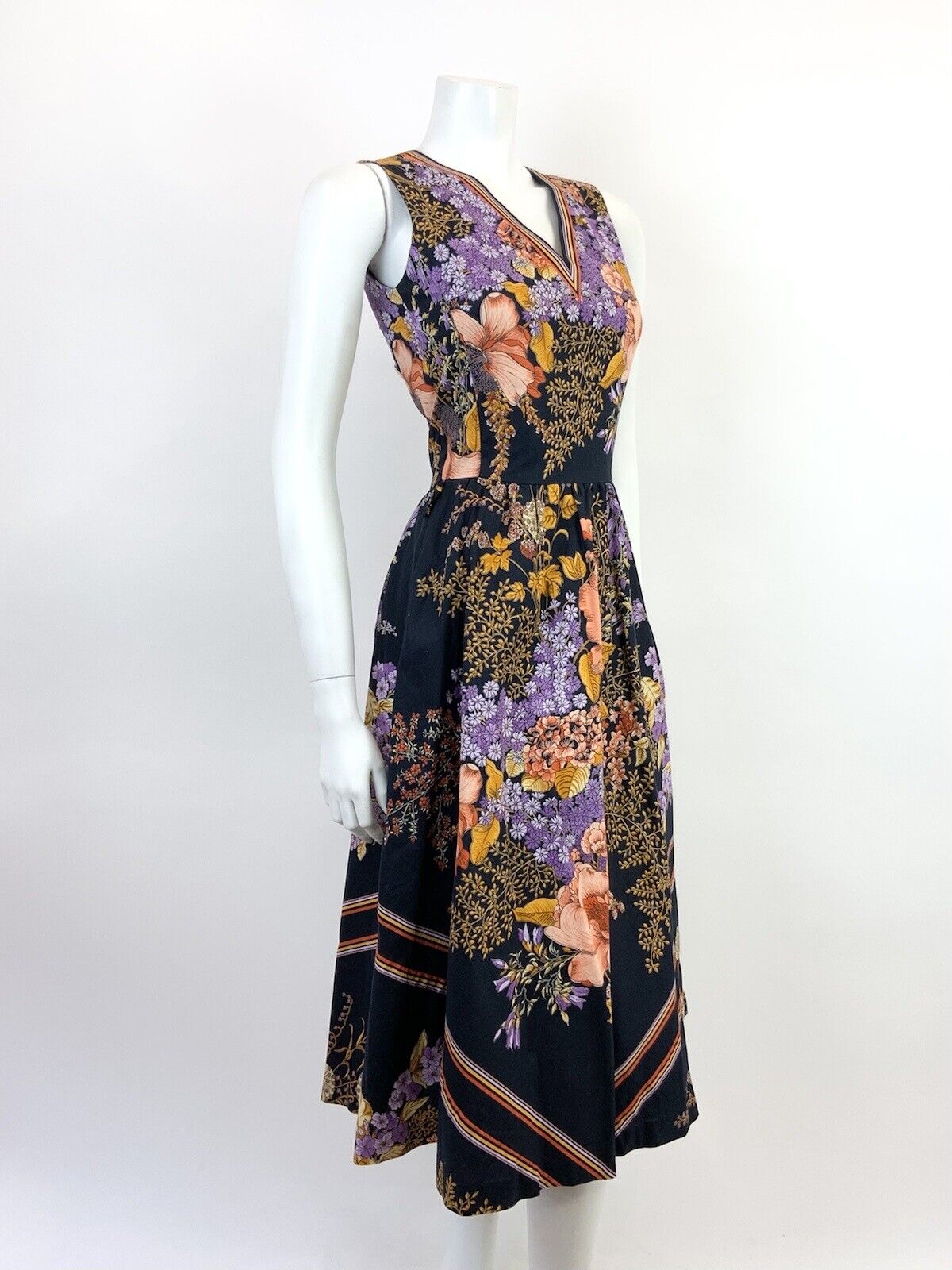 VINTAGE 60s 70s BLACK GOLD PURPLE RED FLORAL LEAFY BOHO FOLK SLEEVELESS DRESS 8