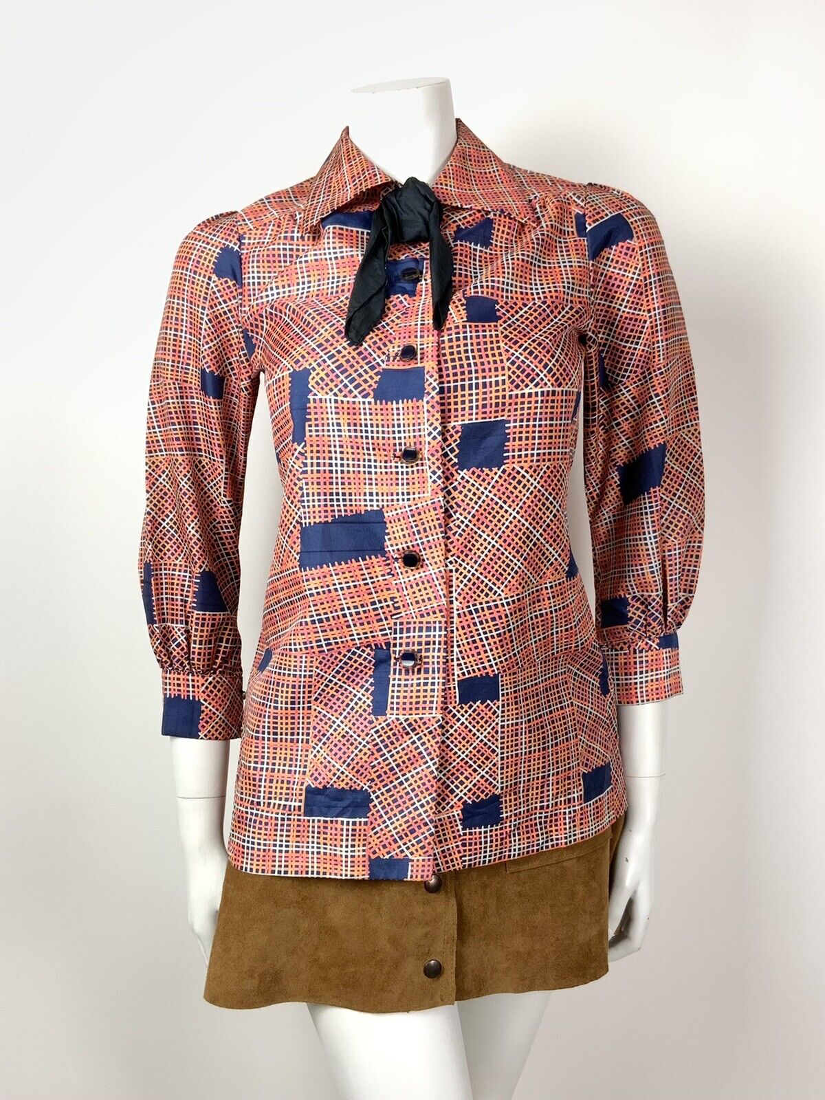 VINTAGE 60s 70s ORANGE RED BLUE CROSS-HATCH GEOMETRIC BOW DAGGER COLLAR SHIRT 10