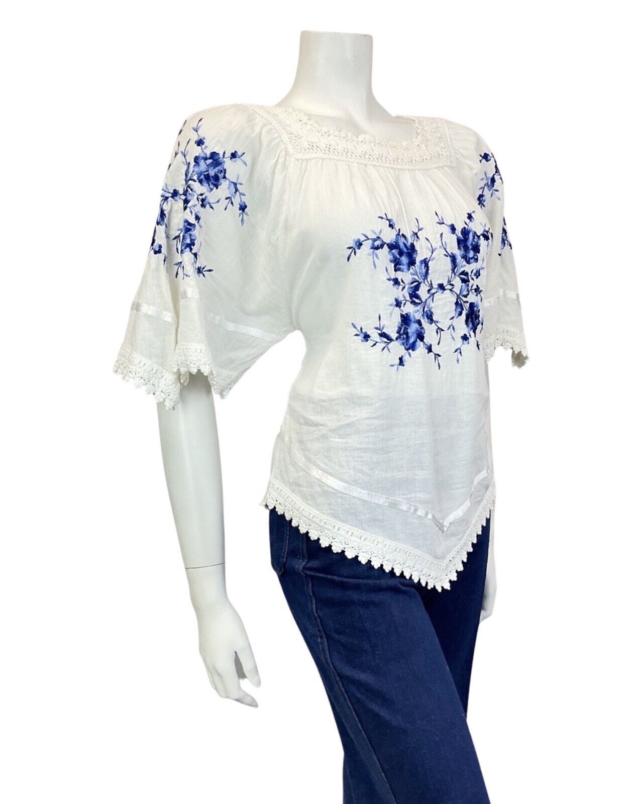 VINTAGE 60s 70s WHITE BLUE FLORAL ROSE EMBROIDERED CROCHETED BOHO BLOUSE 12 14