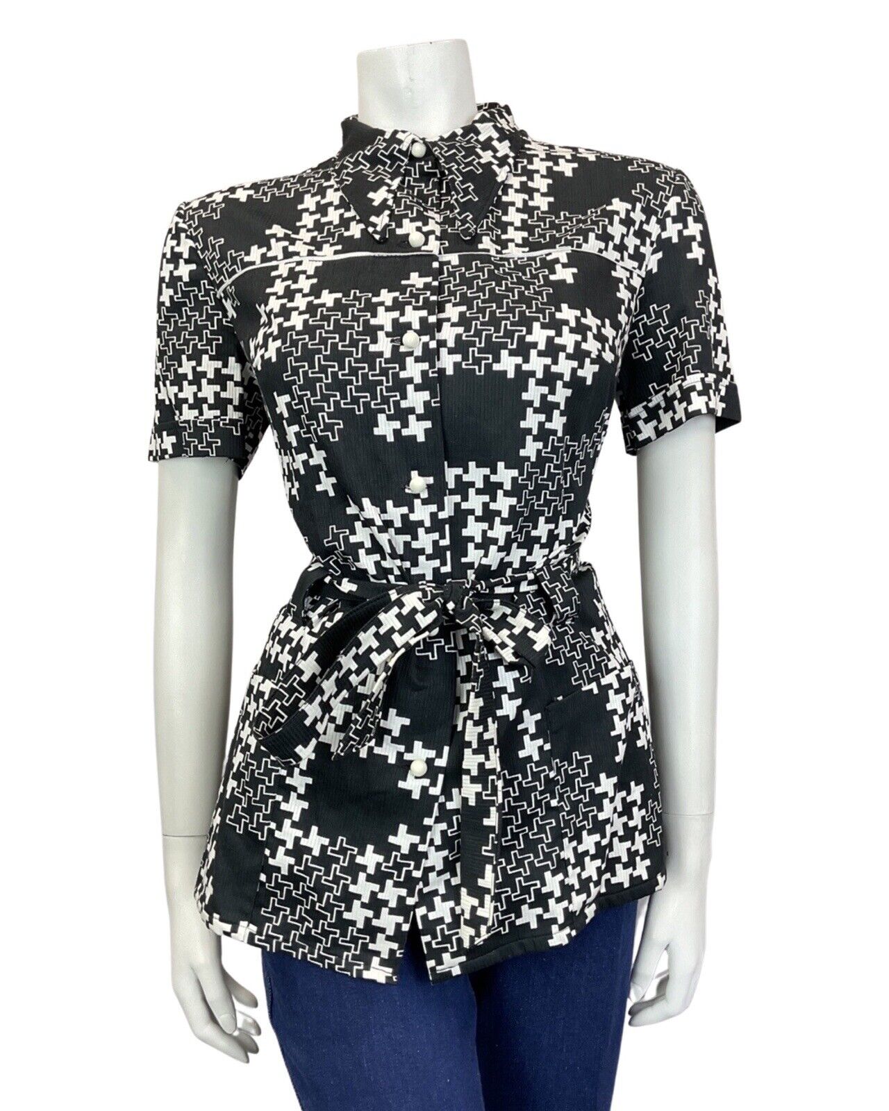 VINTAGE 60s 70s BLACK WHITE GEOMETRIC MOD BELTED DAGGER COLLAR SHIRT 12 14