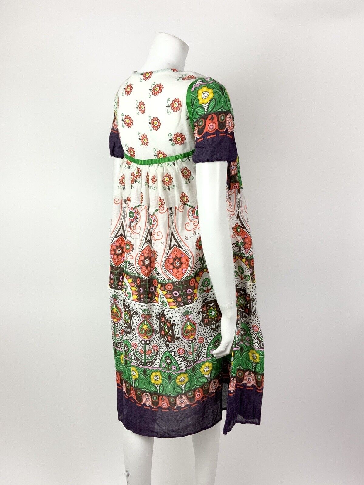 VINTAGE 60s 70s WHITE PURPLE GREEN FLORAL GYPSY BOHO FOLK COTTON TENT DRESS 6 8