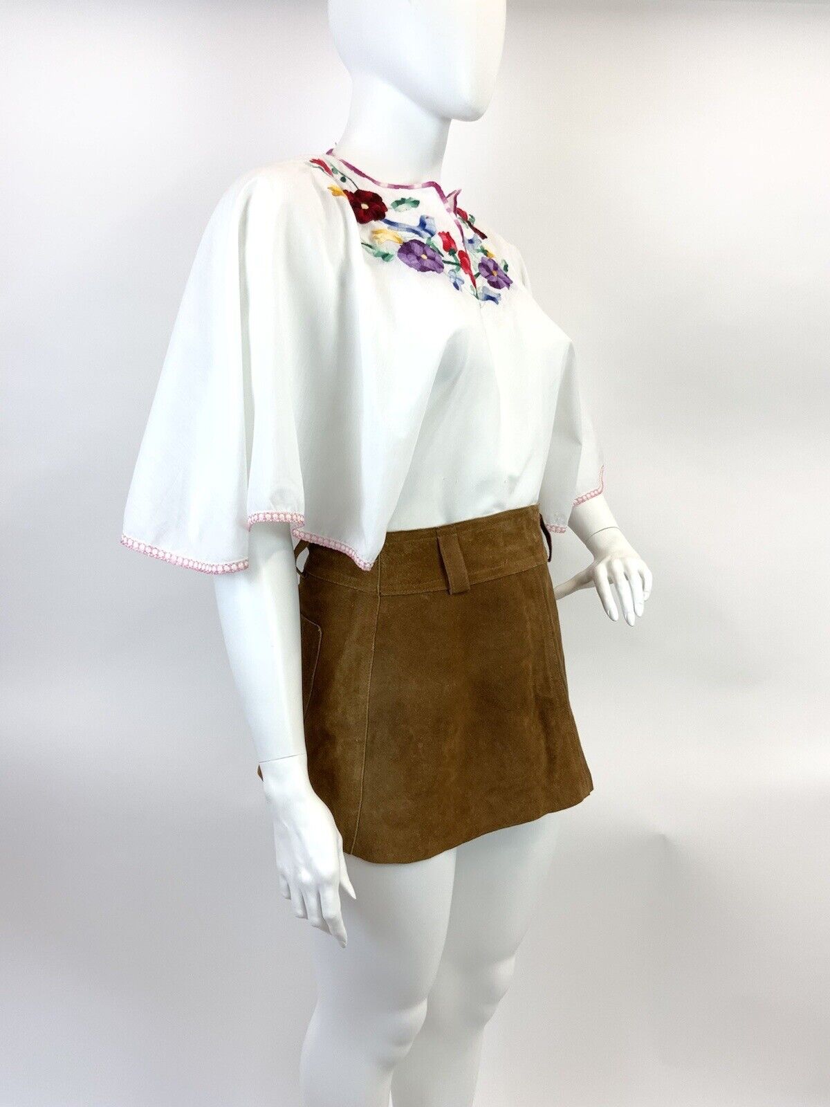 VINTAGE 60s 70s WHITE RED BLUE GREEN FLORAL BIRD ROSE BOHO FOLK CAPE TOP 18 20