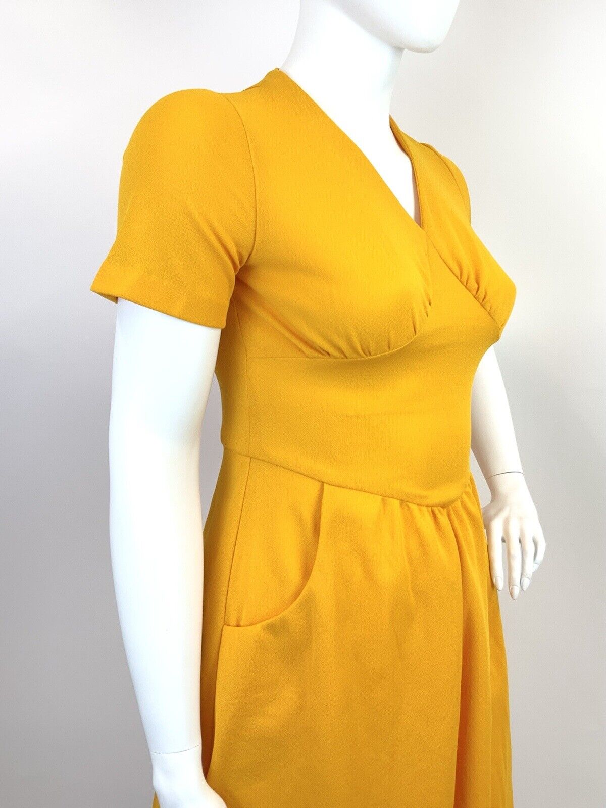 VINTAGE 60s 70s YELLOW ORANGE V-NECK SHORT MOD SWING DRESS 16