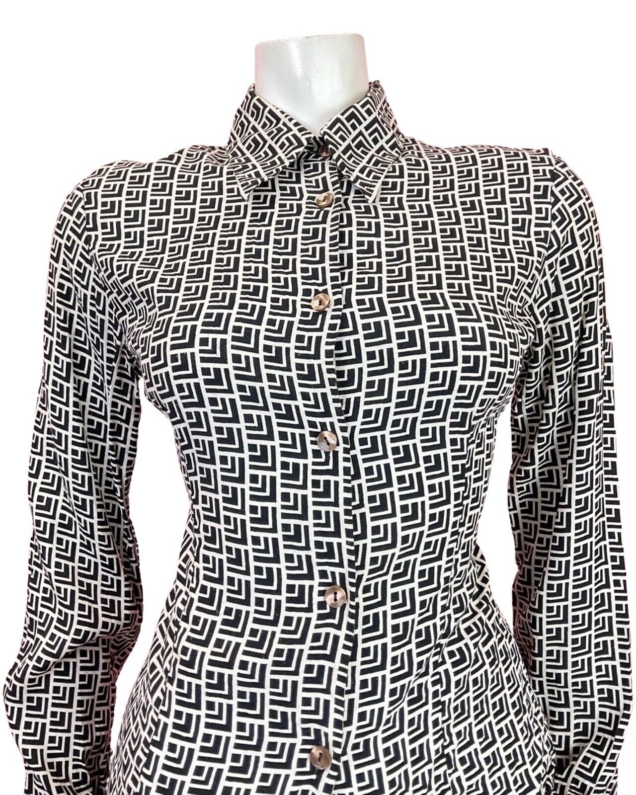 VINTAGE 60s 70s WHITE BLACK GEOMETRIC MOD DAGGER SHIRT BLOUSE 8 10