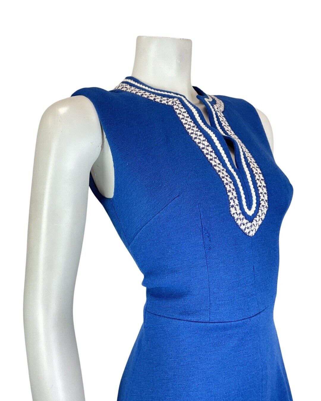 VINTAGE 60s 70s BRIGHT BLUE WHITE EMBROIDERED MOD SLEEVELESS WOOL DRESS 8