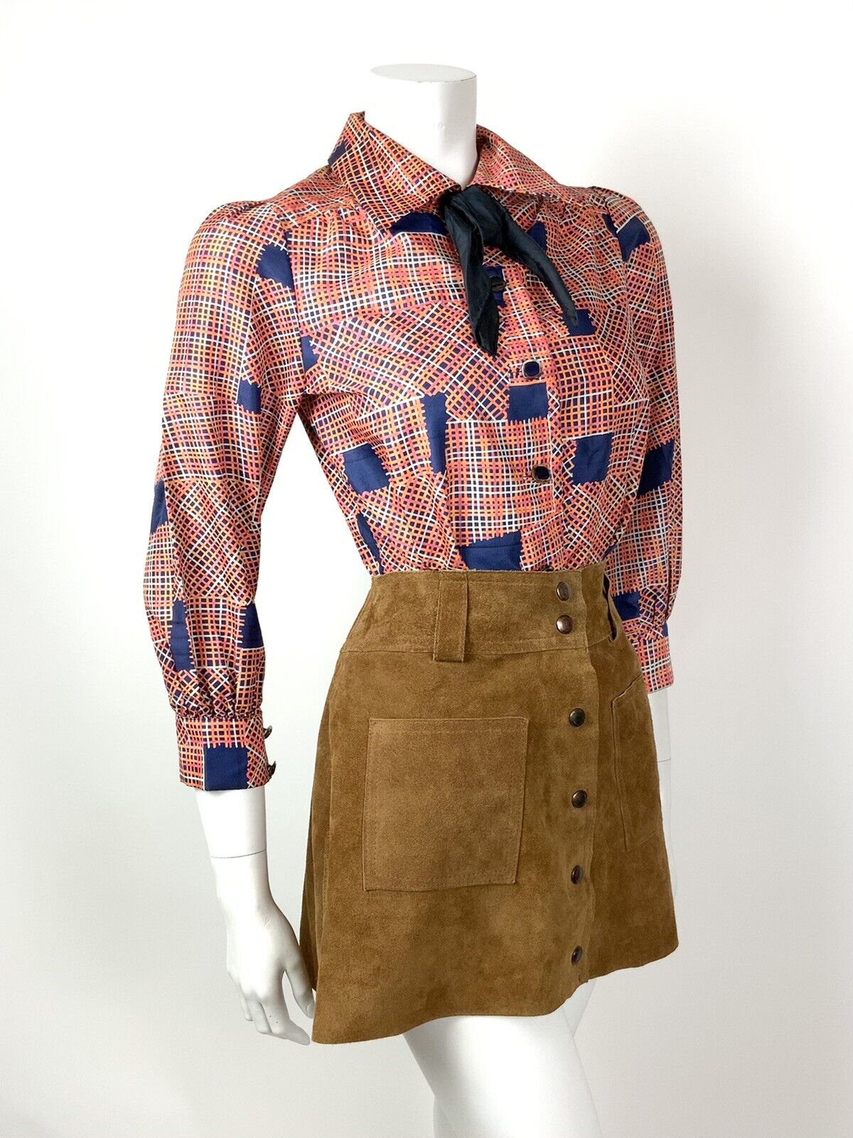 VINTAGE 60s 70s ORANGE RED BLUE CROSS-HATCH GEOMETRIC BOW DAGGER COLLAR SHIRT 10