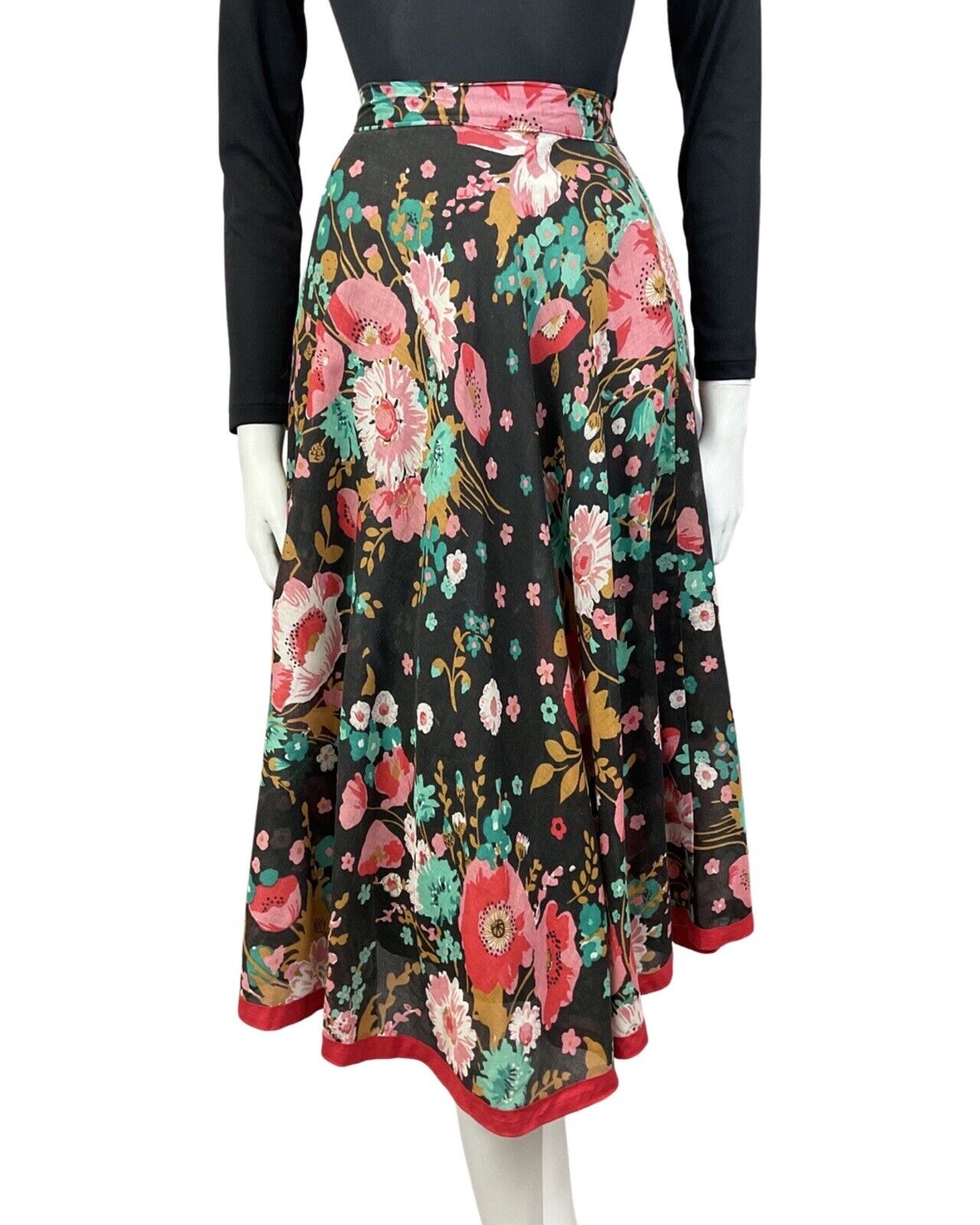 VINTAGE 70s BLACK RED GREEN FLORAL KNEE-LENGTH SWING SKIRT 8
