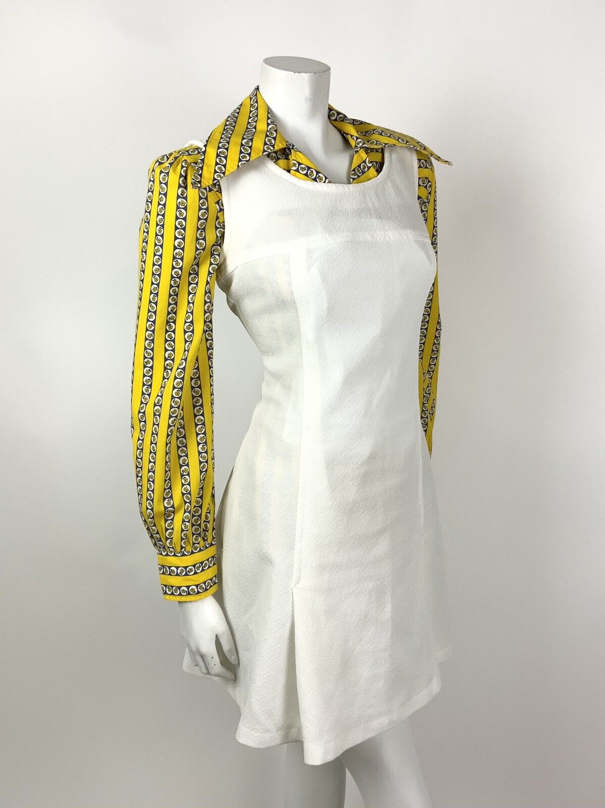 VINTAGE 60s 70s WHITE SILVER MOD PINAFORE APRON PINNY DRESS 10 12