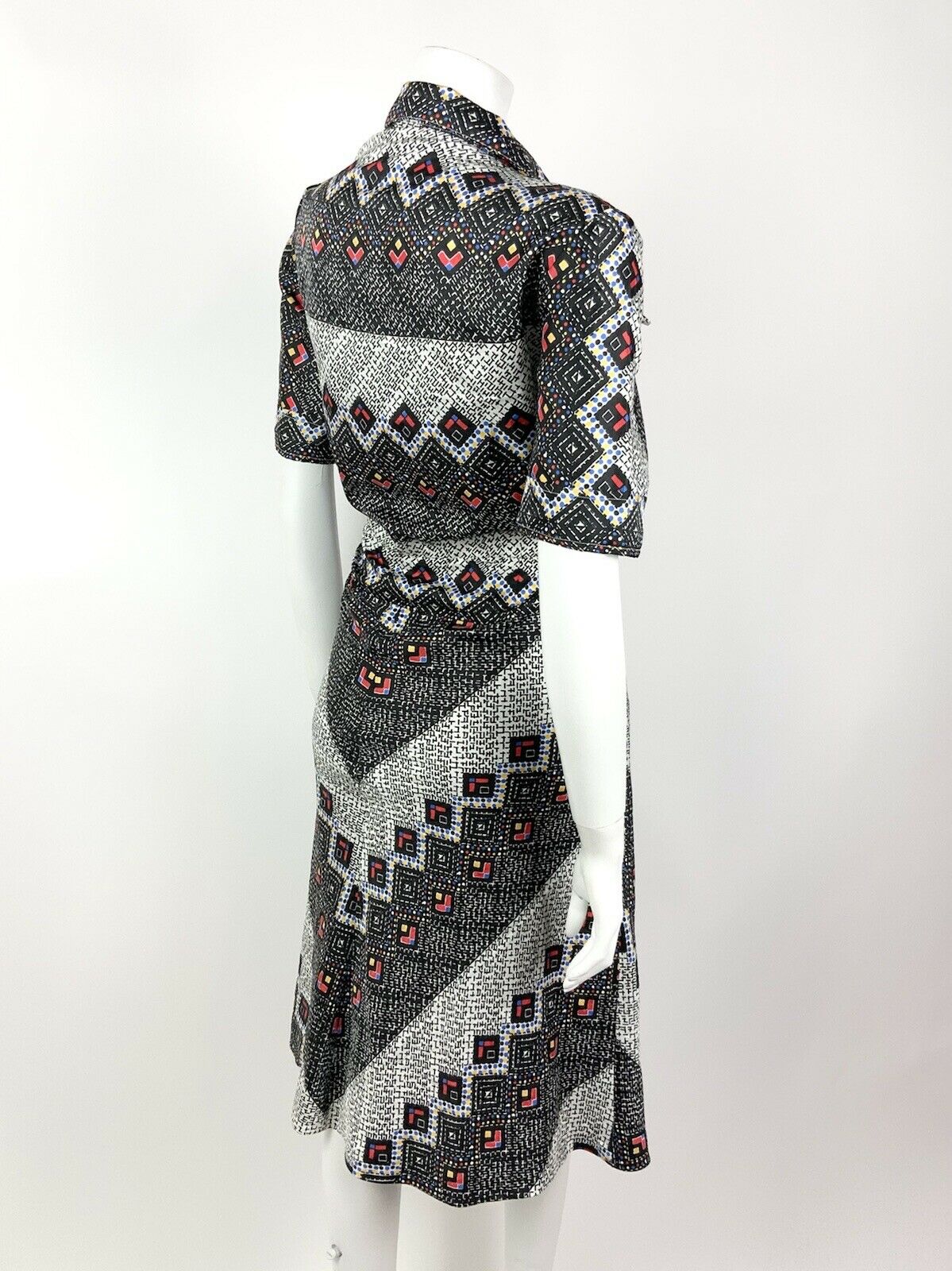 VINTAGE 60s 70s BLACK WHITE RED CROSS-HATCH GEOMETRIC DAGGER SHIRT DRESS 16 18