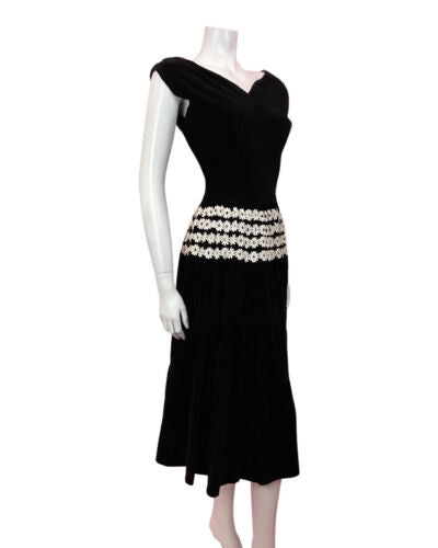 VINTAGE 50s 60s BLACK WHITE DAISY VELVET OFF-THE-SHOULDER GOWN SWING DRESS 8 10