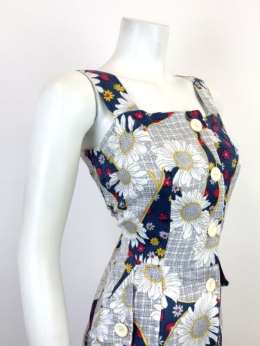 VTG 60s 70s WHITE BLUE RED FLORAL DAISY GRID CHECKED PINAFORE APRON SUNDRESS 10