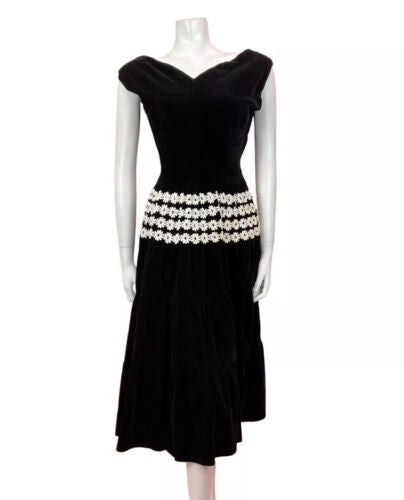 VINTAGE 50s 60s BLACK WHITE DAISY VELVET OFF-THE-SHOULDER GOWN SWING DRESS 8 10