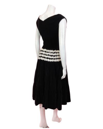 VINTAGE 50s 60s BLACK WHITE DAISY VELVET OFF-THE-SHOULDER GOWN SWING DRESS 8 10