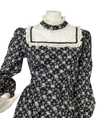 VTG 70S BLACK WHITE LACE DAINTY FLORAL EDWARDIAN PRAIRIE COTTAGE DRESS S 8 10