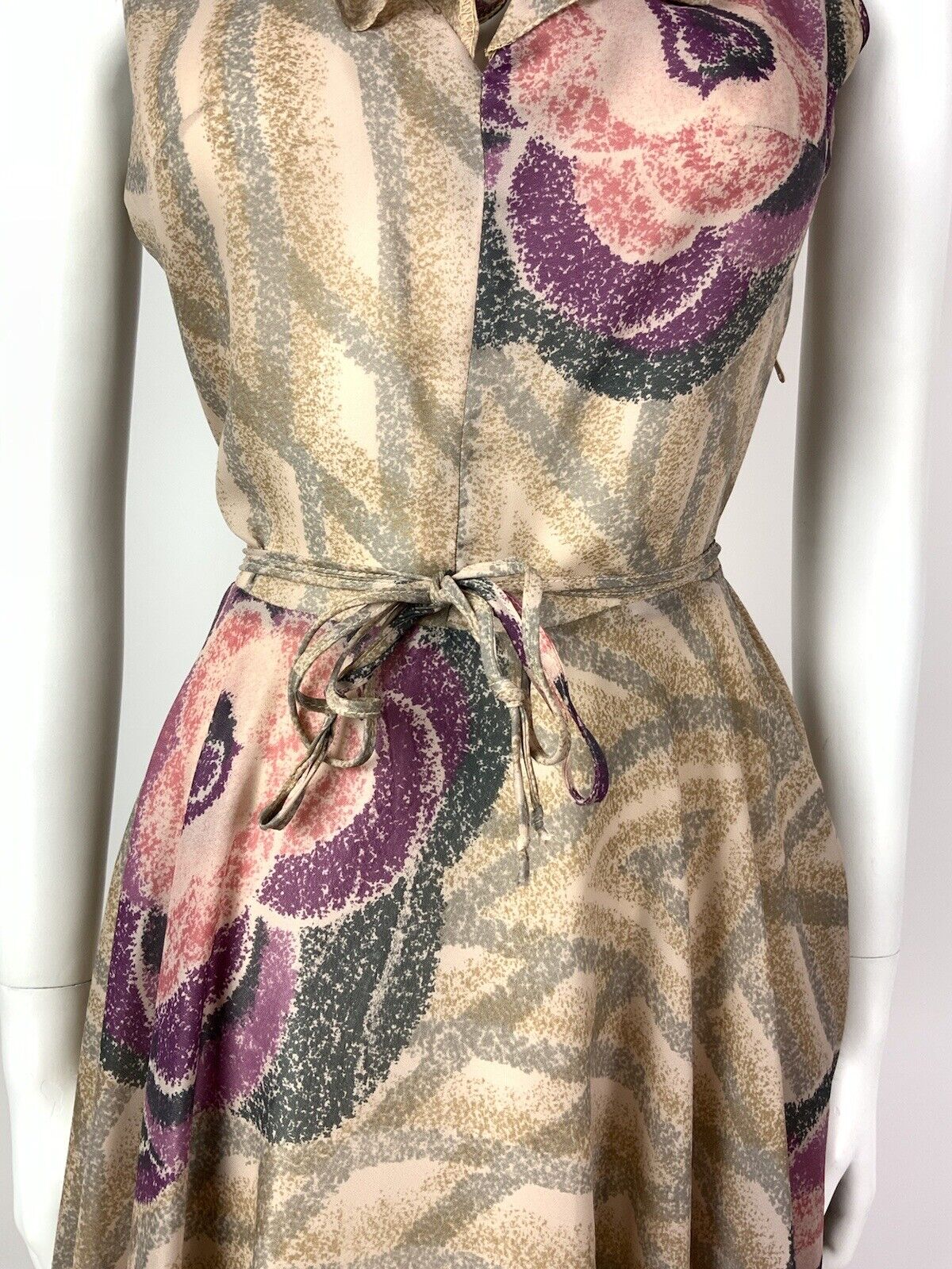VINTAGE 60s 70s CREAM GREY PINK PURPLE WAVY FLORAL GEOMETRIC RUFFLED DRESS 8