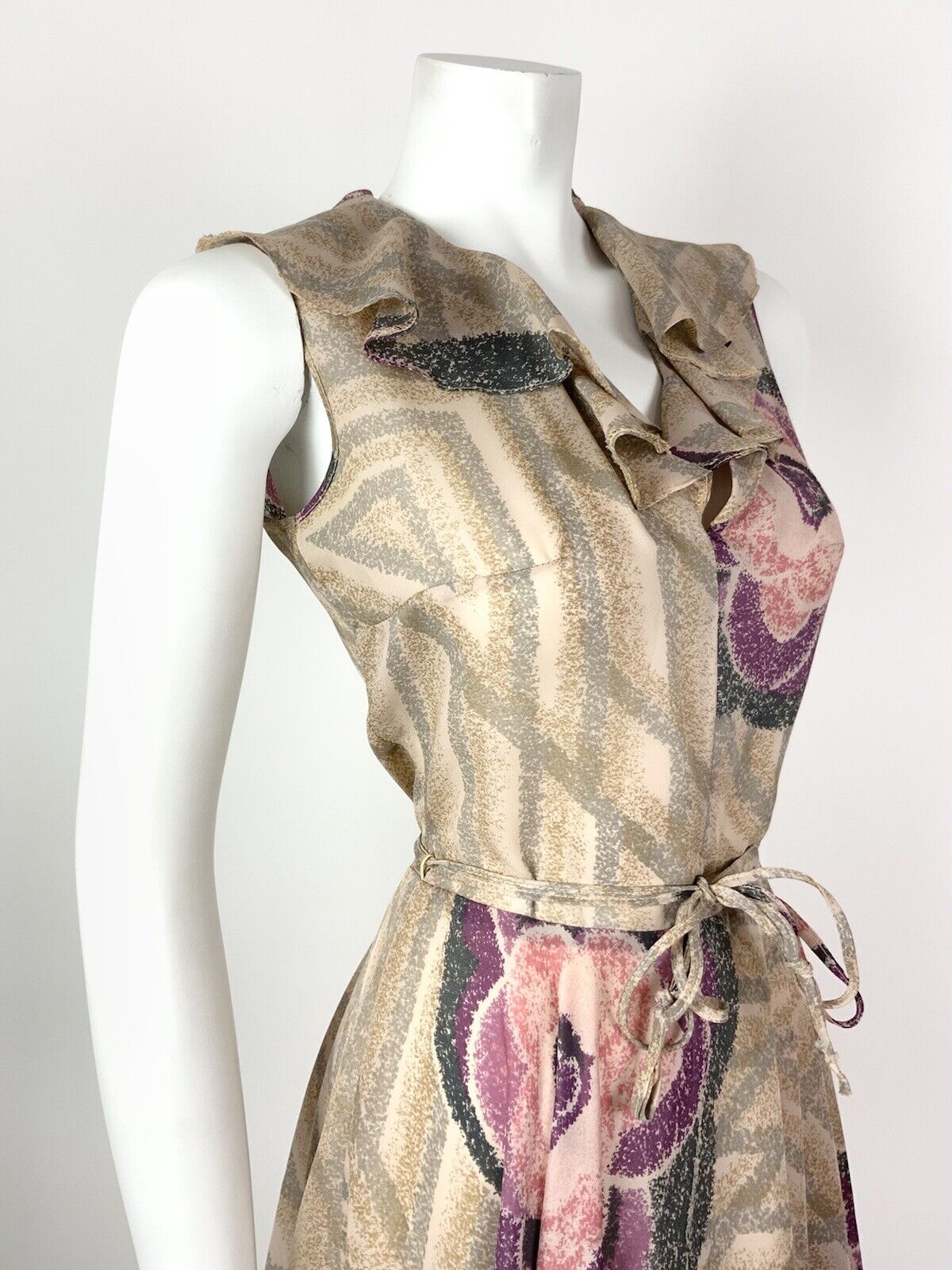 VINTAGE 60s 70s CREAM GREY PINK PURPLE WAVY FLORAL GEOMETRIC RUFFLED DRESS 8