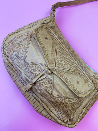 VINTAGE 60S 70S LIGHT BROWN TAN STAMPED LEATHER SHOULDER BAG BOHO