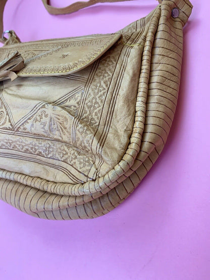 VINTAGE 60S 70S LIGHT BROWN TAN STAMPED LEATHER SHOULDER BAG BOHO