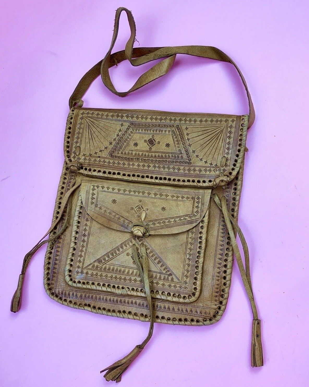 VINTAGE 60S 70S BROWN STAMPED LEATHER MESSENGER BAG BOHO