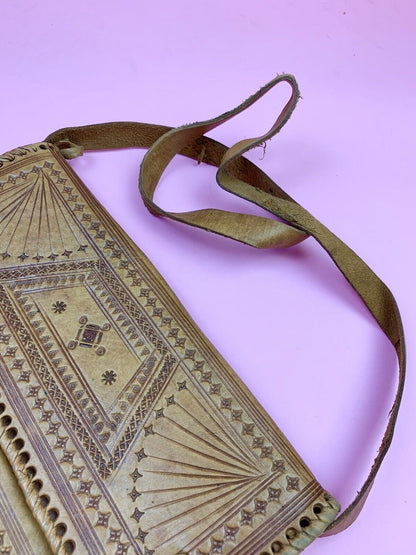 VINTAGE 60S 70S BROWN STAMPED LEATHER MESSENGER BAG BOHO