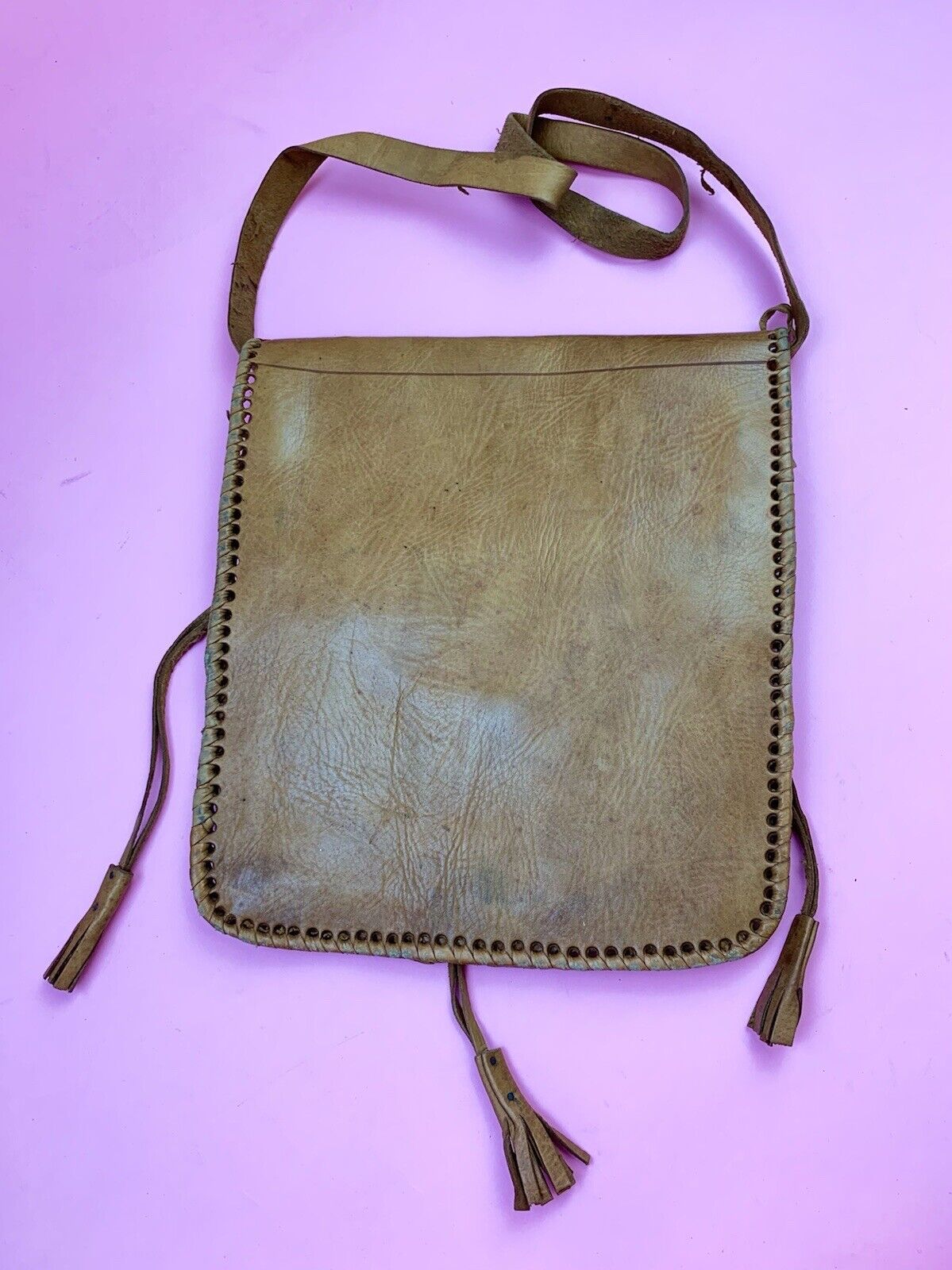 VINTAGE 60S 70S BROWN STAMPED LEATHER MESSENGER BAG BOHO
