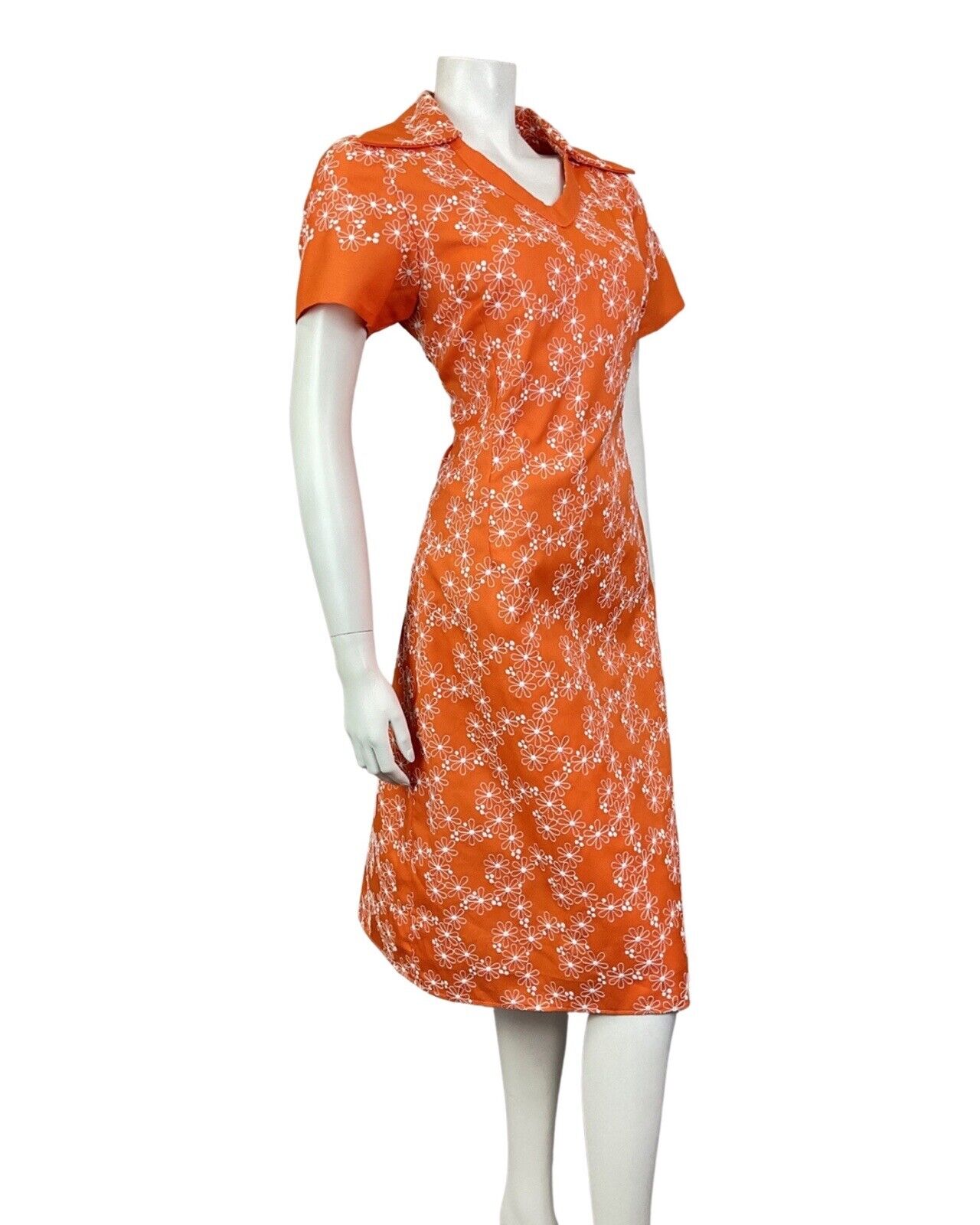 VINTAGE 60s 70s ORANGE WHITE EMBROIDERED FLORAL DAGGER COLLAR MOD DRESS 12