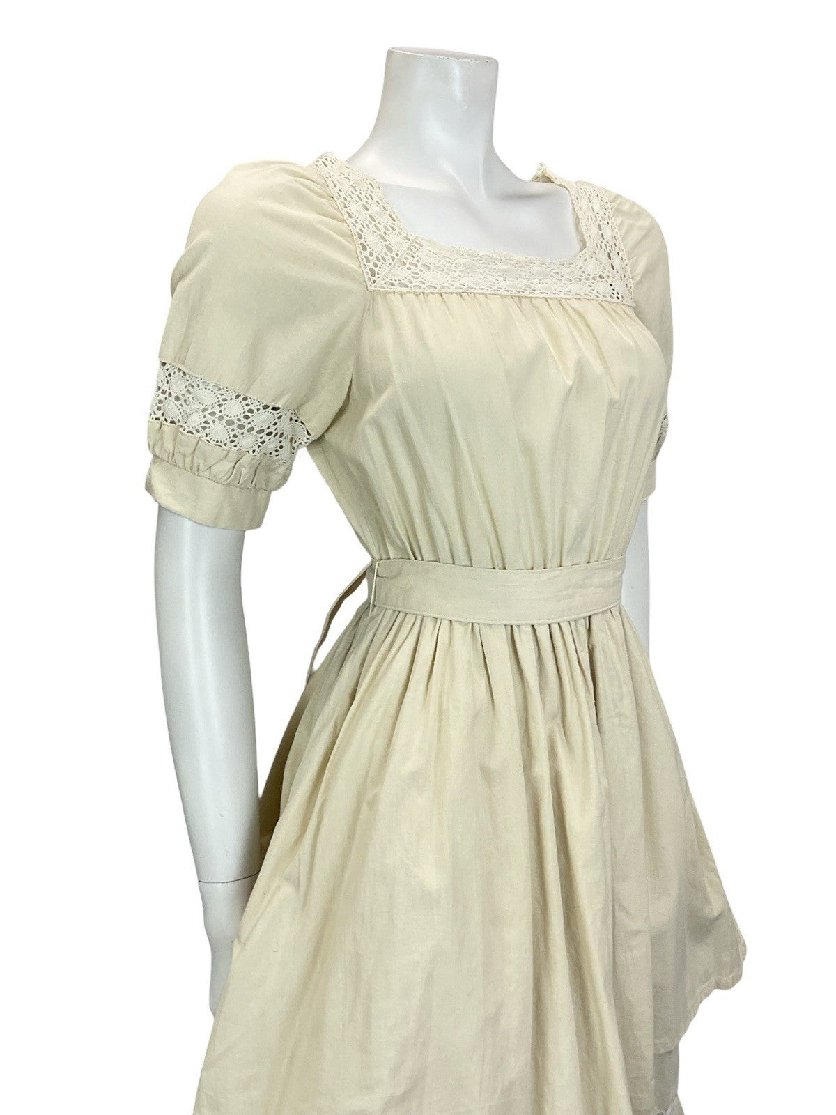 VTG 60S 70S CREAM LINEN CROCHET LACE PUFF SLEEVE PEPLUM FOLK PRAIRIE DRESS 10