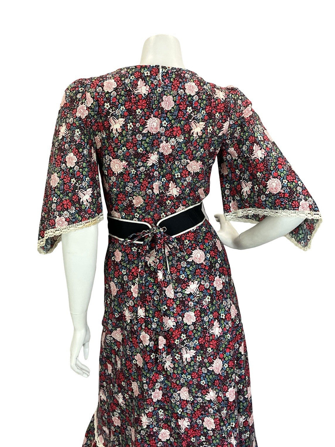 VTG 60S 70S BLACK RED BLUE WHITE FLORAL COTTAGE HANDKERCHIEF RUFFLE DRESS 4 6