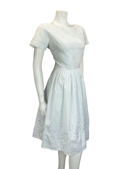 VTG 50s 60S PASTEL BLUE COTTON SQUARE NECK WHITE EMBROIDERED TEA DRESS8