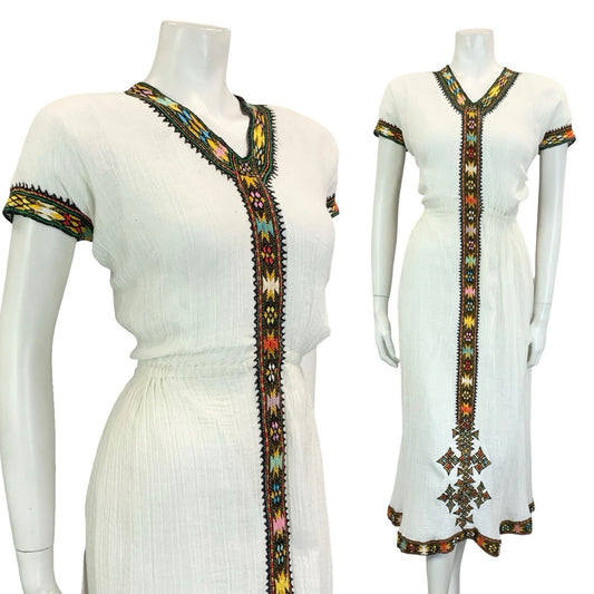 VTG 60S 70S WHITE BLACK GOLD MEDIEVAL FOLK TRADITIONAL EMBROIDERED DRESS 12 14 M