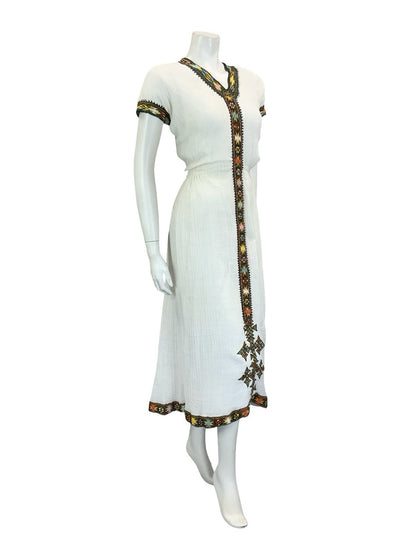 VTG 60S 70S WHITE BLACK GOLD MEDIEVAL FOLK TRADITIONAL EMBROIDERED DRESS 12 14 M
