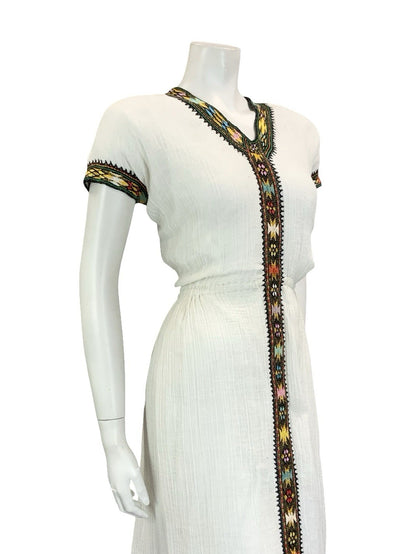 VTG 60S 70S WHITE BLACK GOLD MEDIEVAL FOLK TRADITIONAL EMBROIDERED DRESS 12 14 M