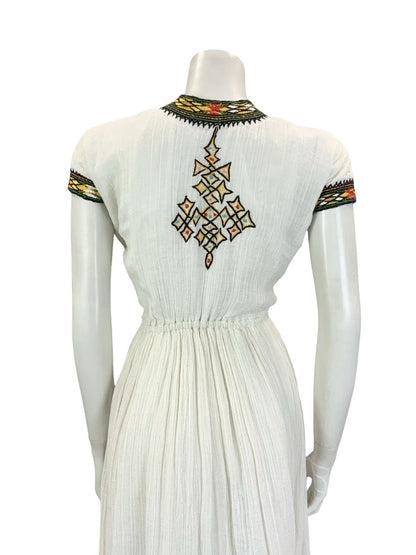 VTG 60S 70S WHITE BLACK GOLD MEDIEVAL FOLK TRADITIONAL EMBROIDERED DRESS 12 14 M